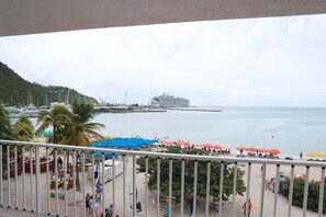 Property grounds - Cozy flat on the boardwalk! (Philipsburg)
