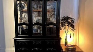 Interior - Central Margate house with sauna & private garden (Margate)