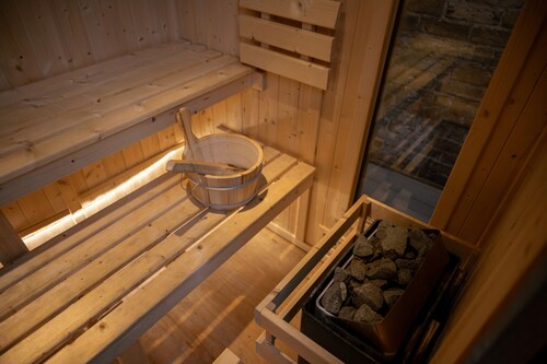 Central Margate house with sauna & private garden