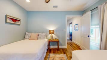 2 quartos, ferros/tábuas de passar roupa, acesso à internet