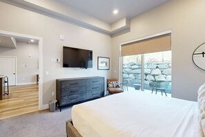 1 soverom, strykejern/-brett, internettilgang og sengetøy