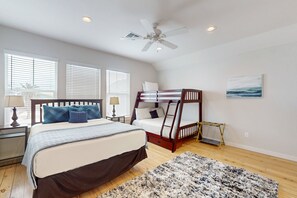 3 bedrooms, iron/ironing board, WiFi, bed sheets