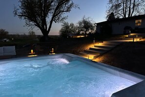 Bain à remous extérieur