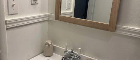 Towels, soap, shampoo, toilet paper