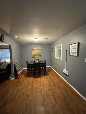 Interior - Home Away From Home - Charming 3-bedroom house with AC and WiFi in Decatur (Decatur)