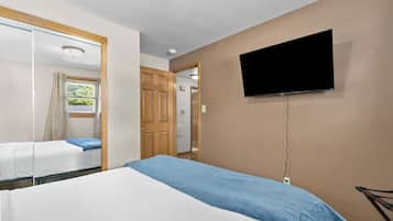 3 Schlafzimmer, Schreibtisch, Bügeleisen/Bügelbrett, Reisekinderbett