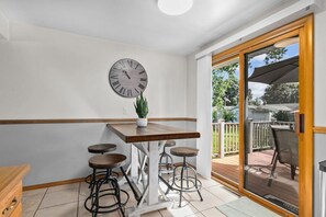 Dining - Lambeau|Firepit|Grill|Patio|Pets (Green Bay)