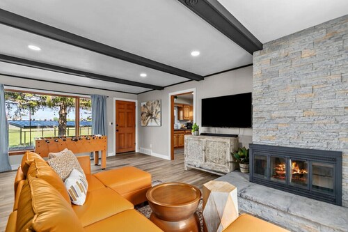 Theatre Room|Hot tub|Firepit|Grill|Waffle Bar|Pets