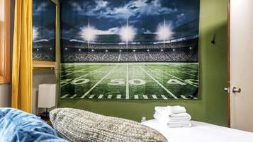 4 bedrooms, desk, iron/ironing board, travel cot