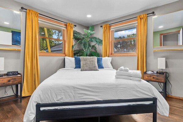 4 soveværelser, skrivebord, strygejern/strygebræt, weekendseng