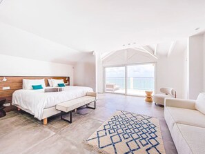 6 Schlafzimmer, Schreibtisch, Bügeleisen/Bügelbrett, Reisekinderbett