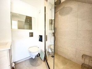 ヘアドライヤー、タオル