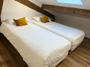 3 chambres, fer et planche Ă repasser, accĂšs Internet, draps fournis