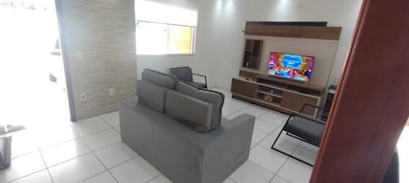 Smart TV. COZY HOUSE