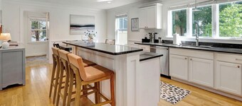 Charming 3-bed townhome Perfect for Families and School Visits Near Downtown