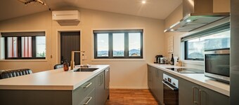 Red Hut - breathtaking scenery with a touch of luxury, Twizel