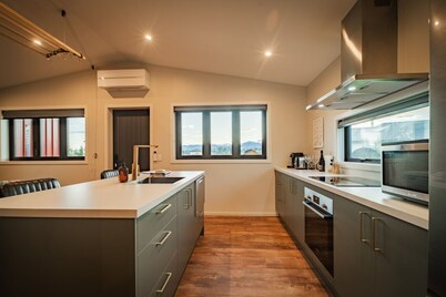 Red Hut - breathtaking scenery with a touch of luxury, Twizel