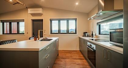 Red Hut - breathtaking scenery with a touch of luxury, Twizel