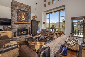 Smart TV, fireplace, DVD player, stereo - Best Ski-in/Ski-out Moonlight Basin 12 Indian Summer, 4BR/4.5BA BOOK NOW! (Big Sky)