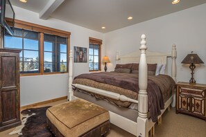 4 habitaciones, escritorio y tabla de planchar con plancha 