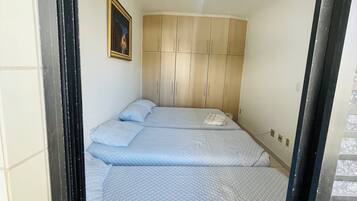 1 quarto, acesso à internet, roupa de cama