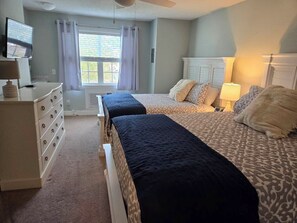 2 عدّة غرف نوم ومكواة/لوح كي وواي فاي وملاءات أسرّة