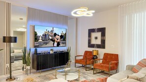 Smart TV, video games, table football, ping pong - 3501- Beautiful 8 Bedroom Home, Loft + Games + Garage, Pool & SPA (Davenport)
