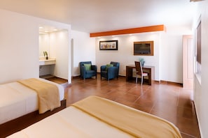 Double Room | Down comforters, desk, laptop workspace, iron/ironing board - Hotel Buen Valle (Torreón)