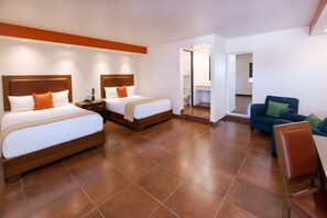 Double Room | Down comforters, desk, laptop workspace, iron/ironing board - Hotel Buen Valle (Torreón)