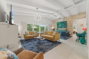 Luxury Villa | Living area | 60-inch Smart TV with cable channels - Villa Piano (Fort Lauderdale)