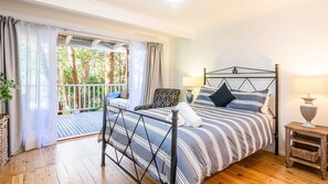 3 slaapkamers, een strijkplank/strijkijzer, gratis wifi, beddengoed