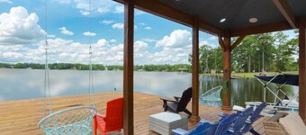 Spacious 5-bedroom lake home with WiFi, AC in charming Hattiesburg 