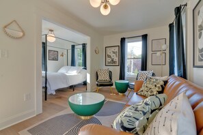 4 bedrooms, WiFi, bed sheets - Downtown Chic Charmer-Prime Location KBK/KPort! (Kennebunk)