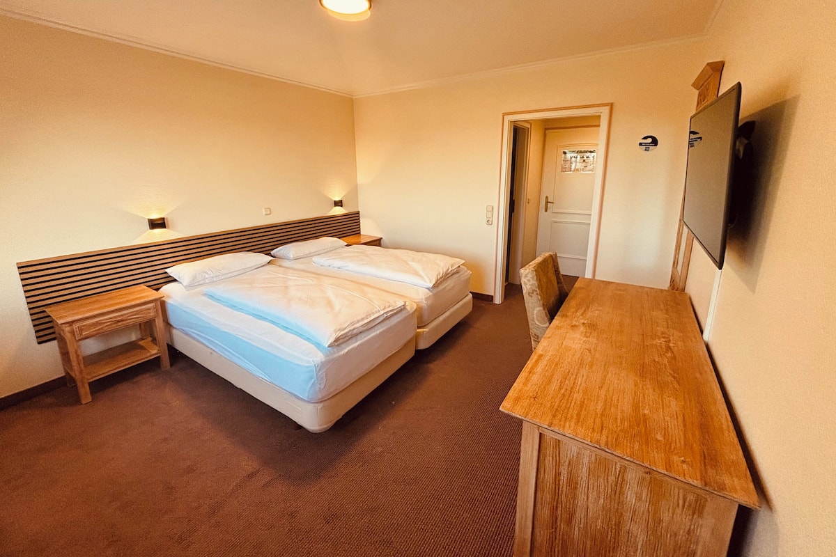 Chambre Confort Double ou avec lits jumeaux, 1 très grand lit, non-fumeur