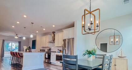 King Bed w/ Great Location, 15 Min to Downtown