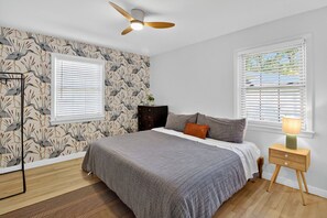 3 bedrooms, desk, iron/ironing board, WiFi - The Low Tide - Hot Tub, Marsh View, Fire Pit (Charleston)