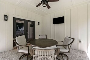 Outdoor dining - Backyard Oasis with Fire Pit (Charleston)
