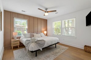 3 bedrooms, desk, free WiFi, bed sheets