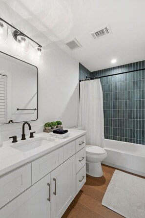 Hair dryer, towels - Backyard Oasis with Fire Pit (Charleston)