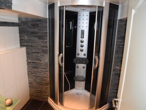 Apartment | Bathroom