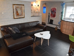 Apartment | Living area - Bewitching Apartment With Garden and Terrace (Wadern)