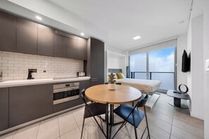 1 bedroom, in-room safe, desk, iron/ironing board - Penthouse Studio in heart of Miami w pool & gym (Miami)