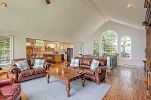 Living area - Relaxing Hiawassee Retreat in North Georgia
(Hiawassee)