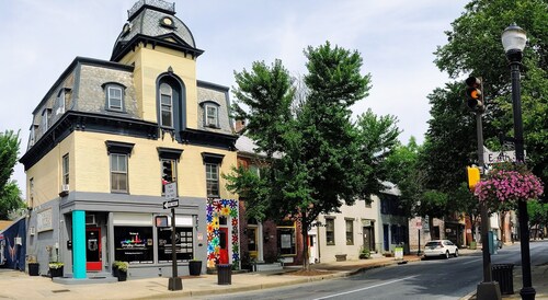 Spacious Downtown Frederick, 3 BR, Full Kitchen Off Street Parking