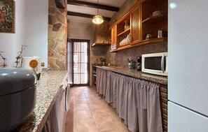 Réfrigérateur, four, plaque de cuisson, lave-vaisselle