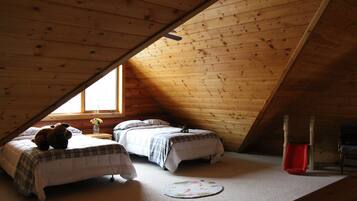 6 bedrooms, desk, iron/ironing board, travel crib