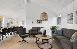 Smart-tv, pejs, bordfodbold, bordtennisbord