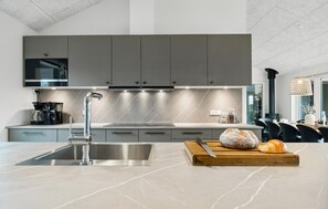Refrigerador, microondas, horno y lavavajillas 