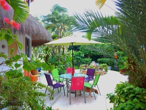 Outdoor dining - Casa Gatos (Akumal)