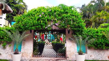 Vista frontal de la propiedad